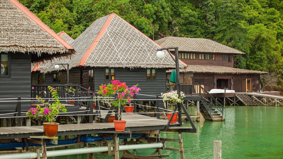 Tunku Abdul Rahman Park which includes flowers and a small town or village