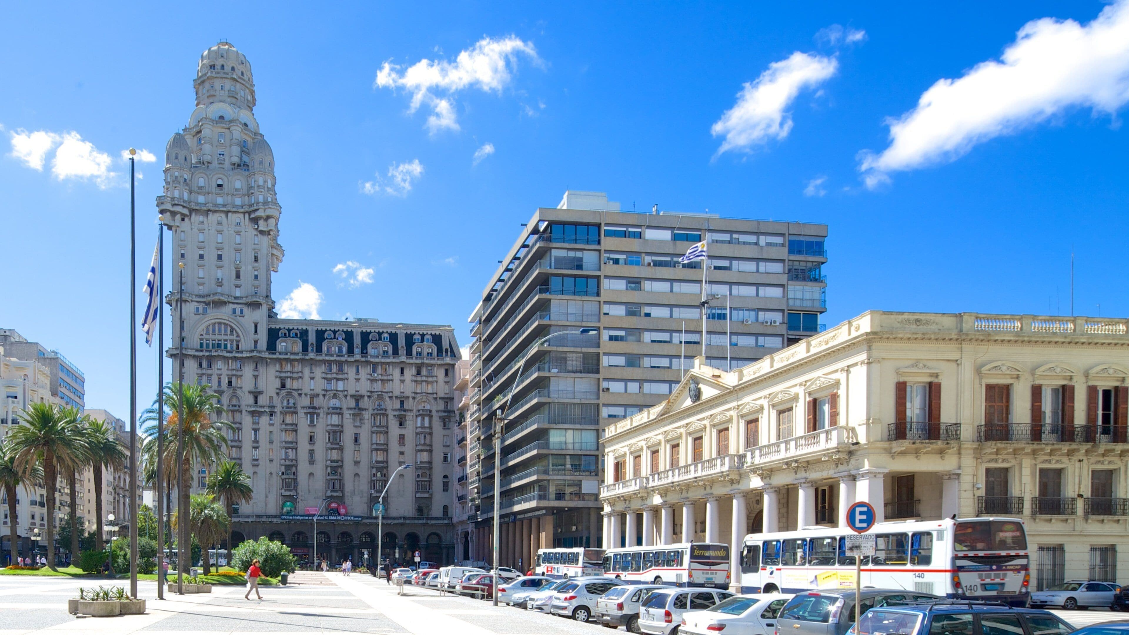 Salvo Palace showing street scenes, a city and heritage architecture