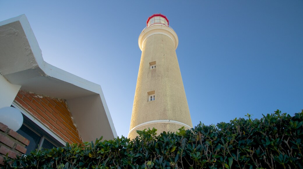 Punta del Este Lighthouse showing heritage architecture and a lighthouse