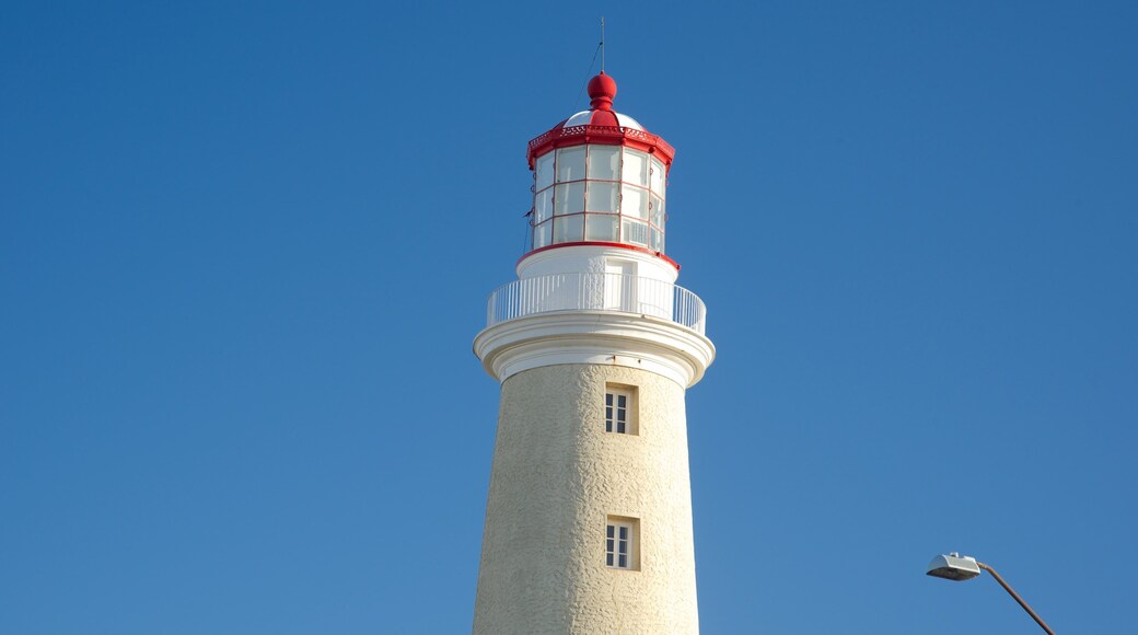 Punta del Este Lighthouse which includes heritage architecture and a lighthouse
