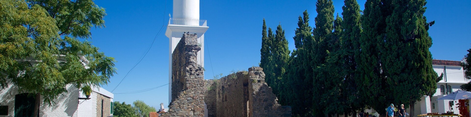 Colonia del Sacramento Lighthouse which includes a small town or village and a lighthouse