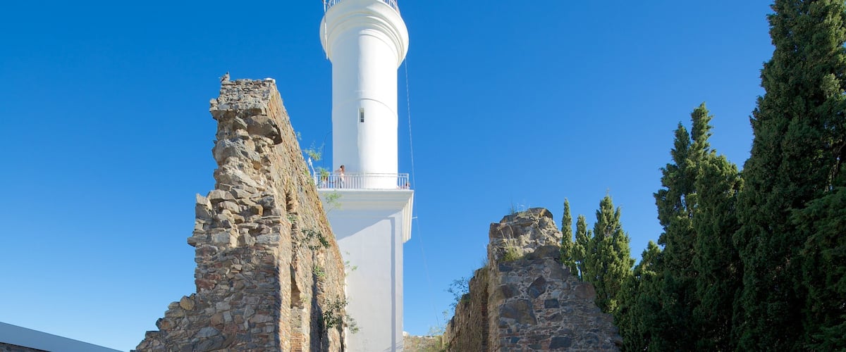 Colonia del Sacramento Lighthouse showing a lighthouse