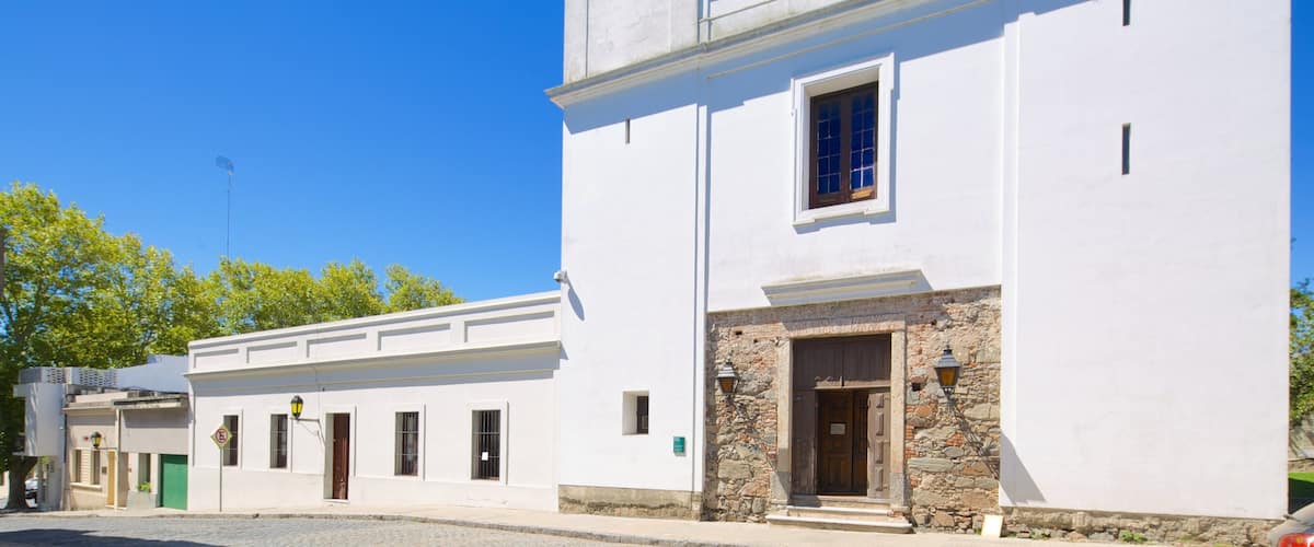 Kirche Matriz del Santísimo Sacramento das einen Kleinstadt oder Dorf, historische Architektur und Straßenszenen