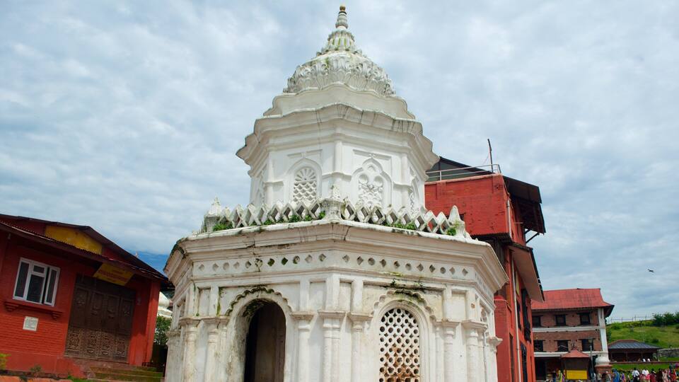 Pashupatinath Temple which includes a temple or place of worship and heritage elements