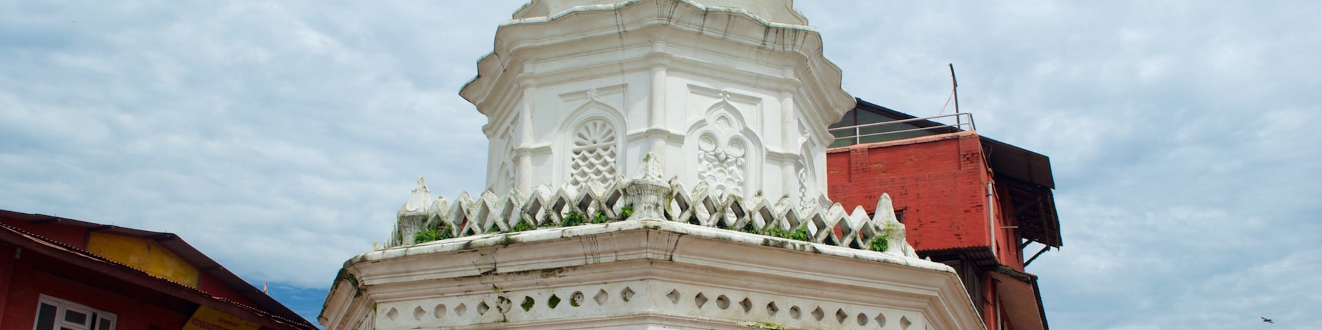 Templo Pashupatinath ofreciendo un templo o sitio de culto y elementos patrimoniales