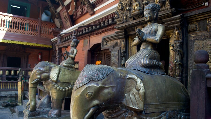 Golden Temple showing heritage elements, a temple or place of worship and a statue or sculpture