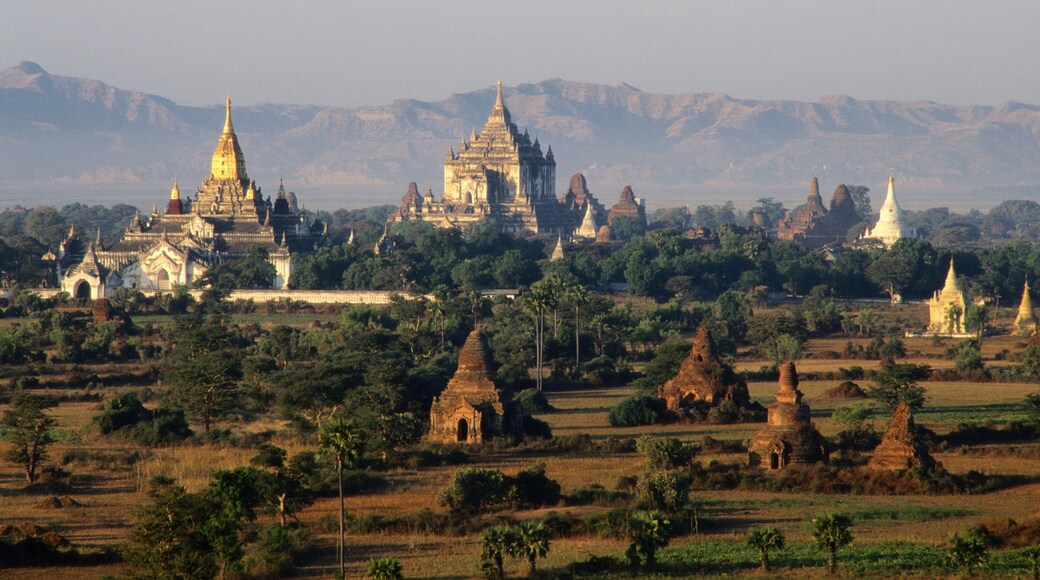 Temple of Ananda and Thatbinnyu Temple
