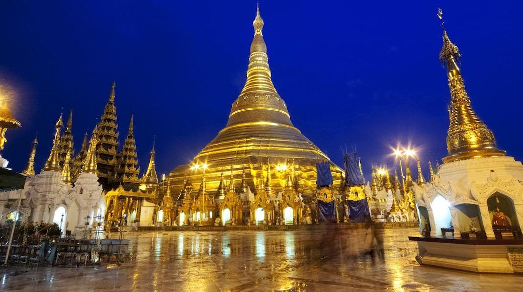 Schwedagon Pagoda at night time