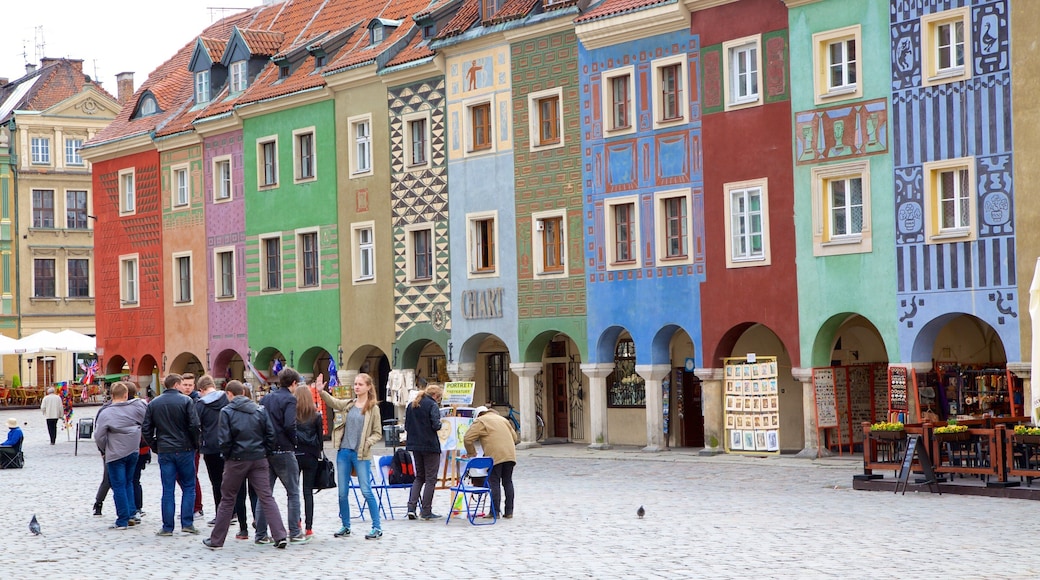 Stary Rynek which includes a square or plaza and street scenes
