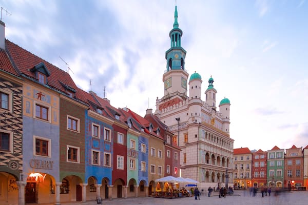 Poznań Town Hall showing a square or plaza and heritage elements