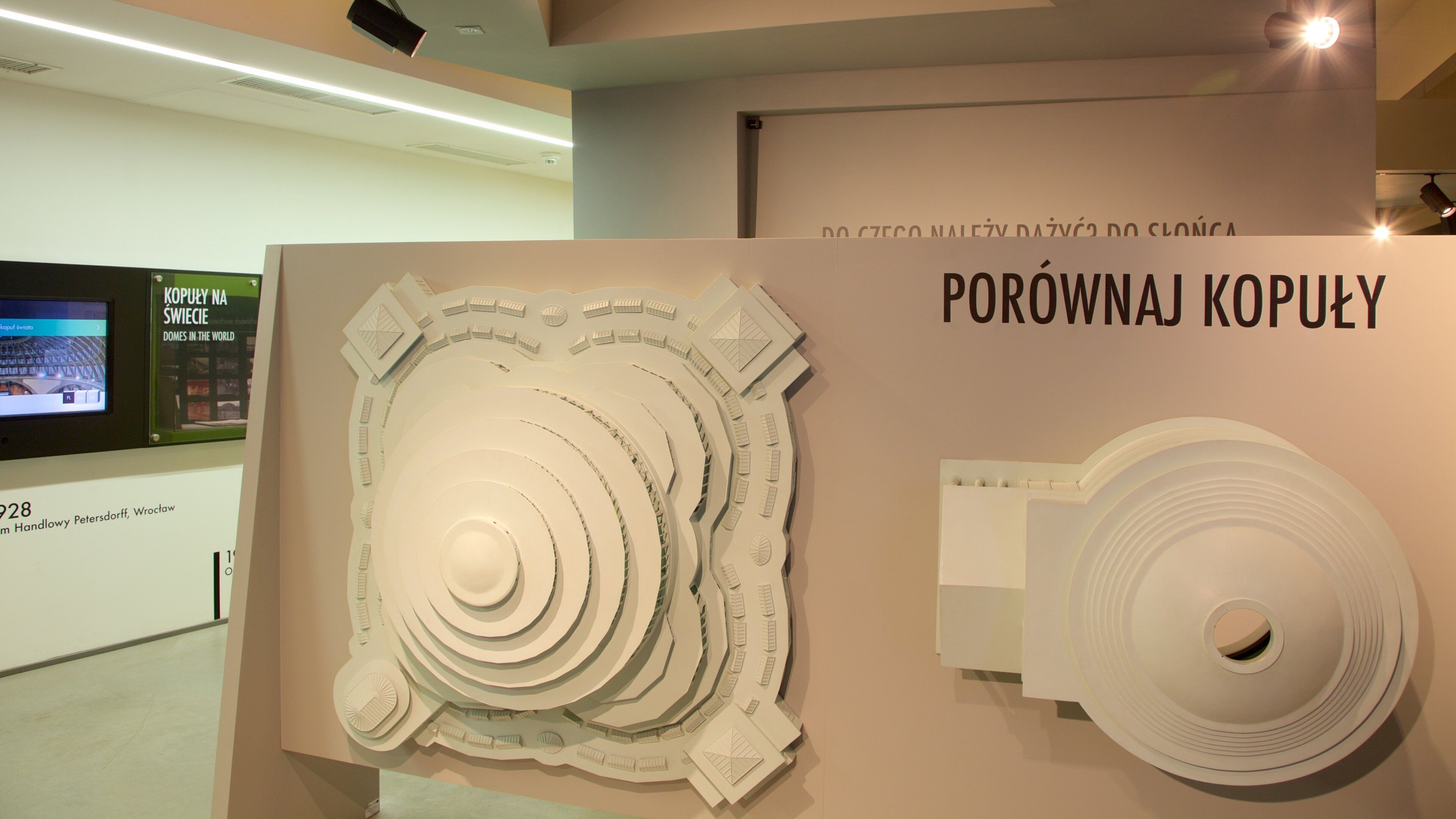 Sala del Centenario que incluye vistas de interior