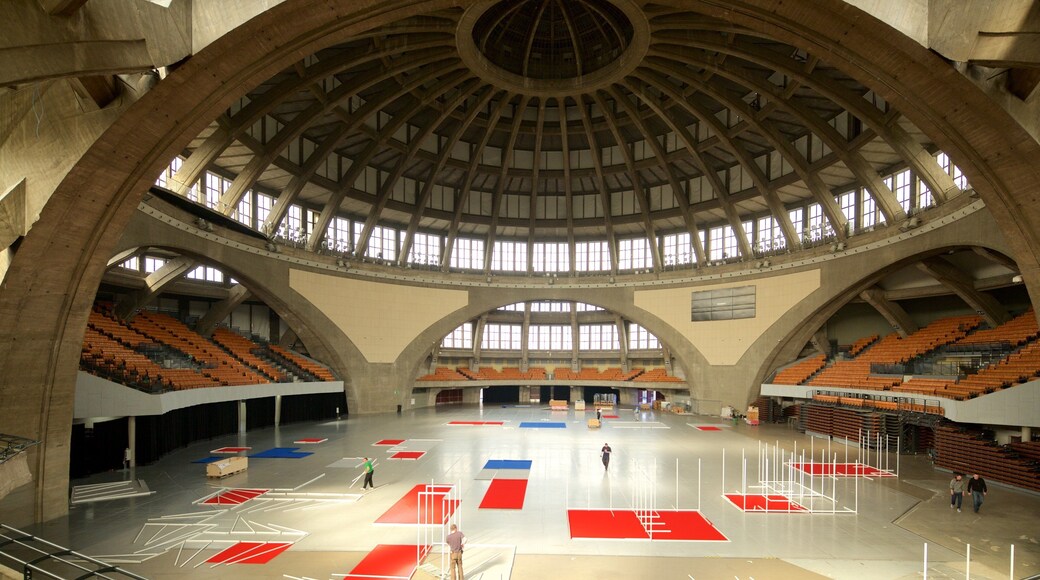 Sala del Centenario ofreciendo vistas de interior