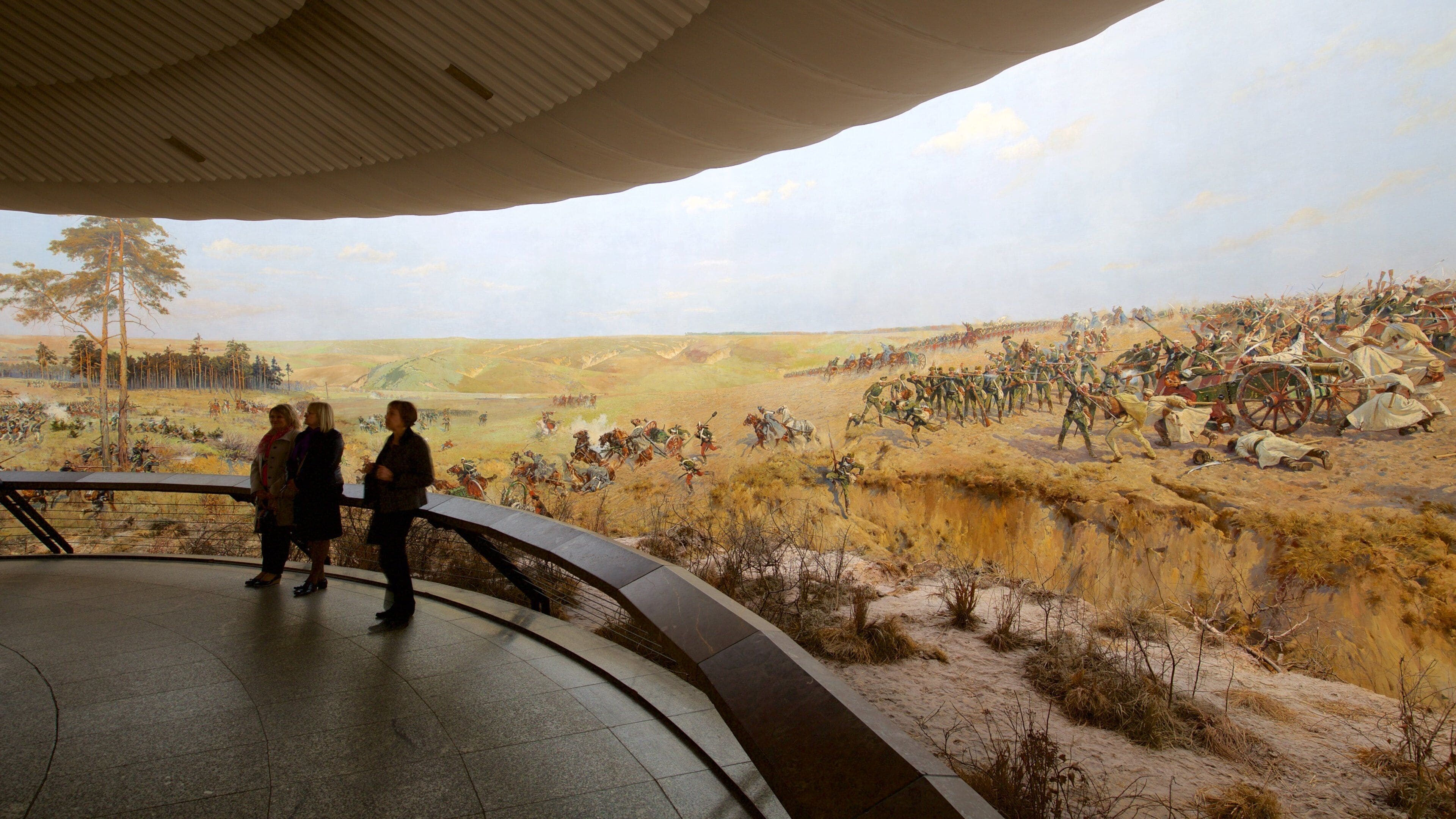 Raclawice Panorama assim como um pequeno grupo de pessoas