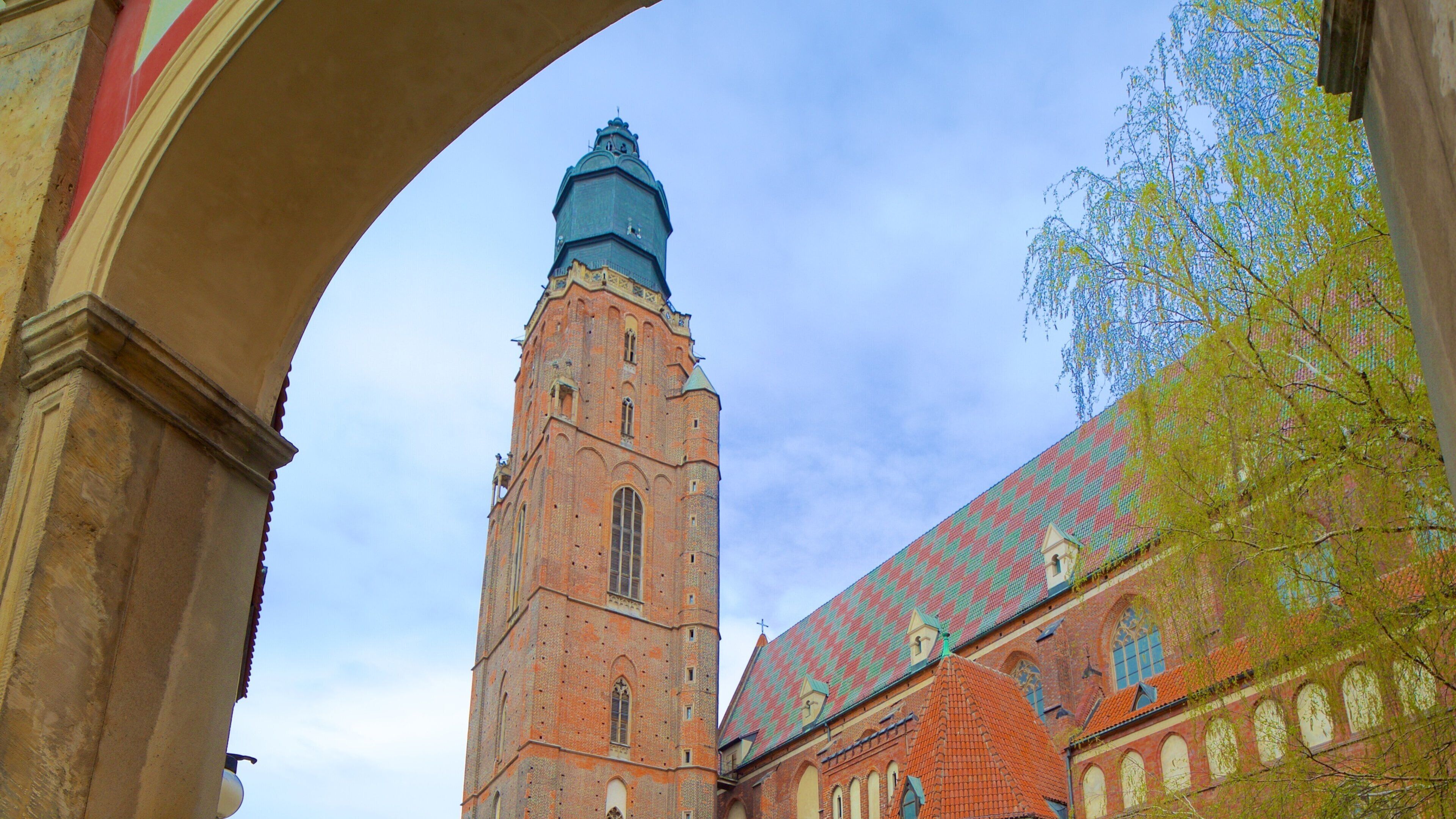 S:t Elisabeths kyrka presenterar en kyrka eller katedral