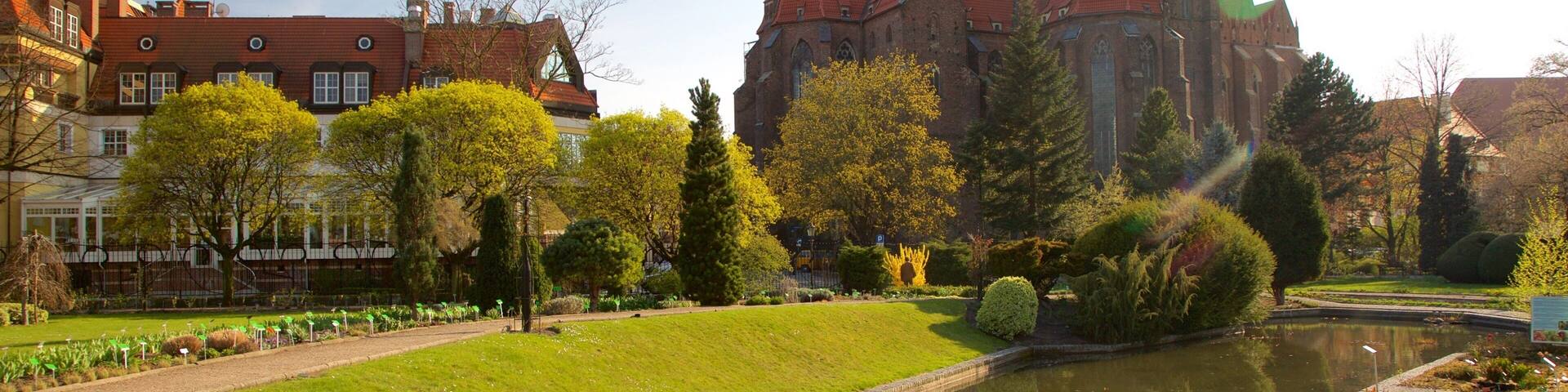 Botanical Gardens which includes a park and a pond