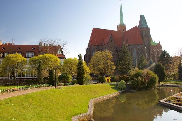 Botanical Gardens which includes a park and a pond