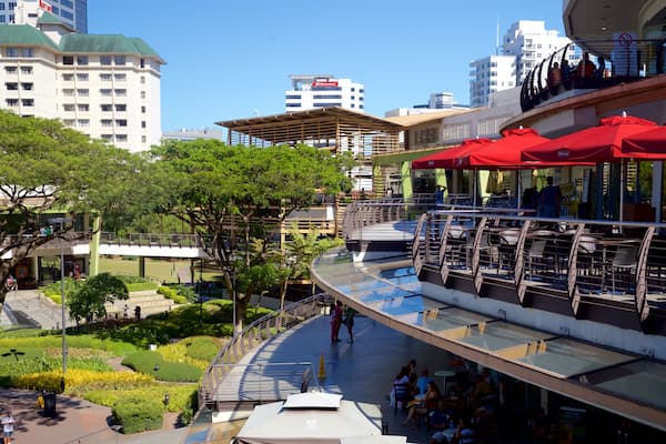 Ayala Center qui includes parc et architecture moderne