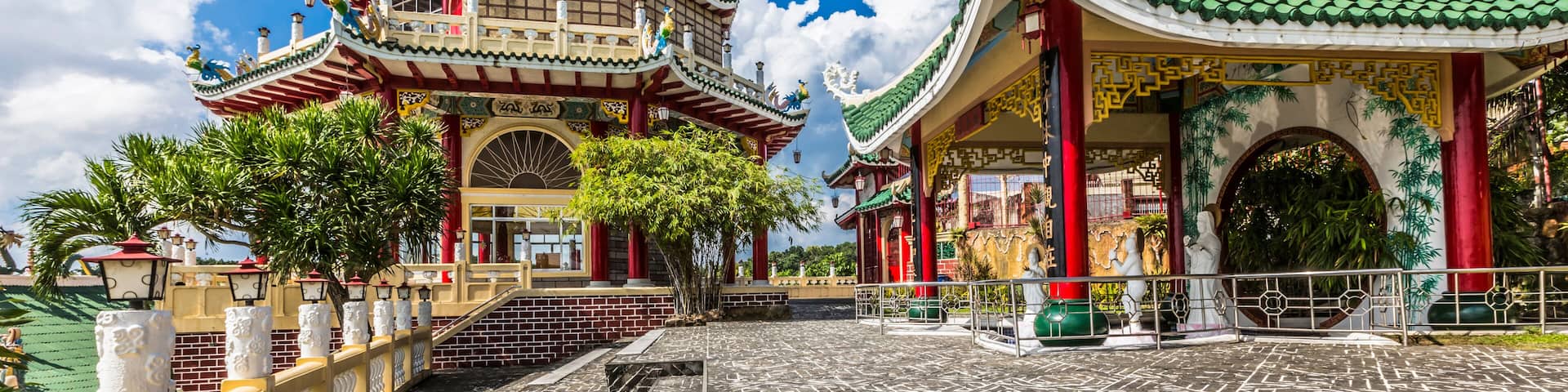 Pagoda and dragon sculpture of the Taoist Temple in Cebu, Philip