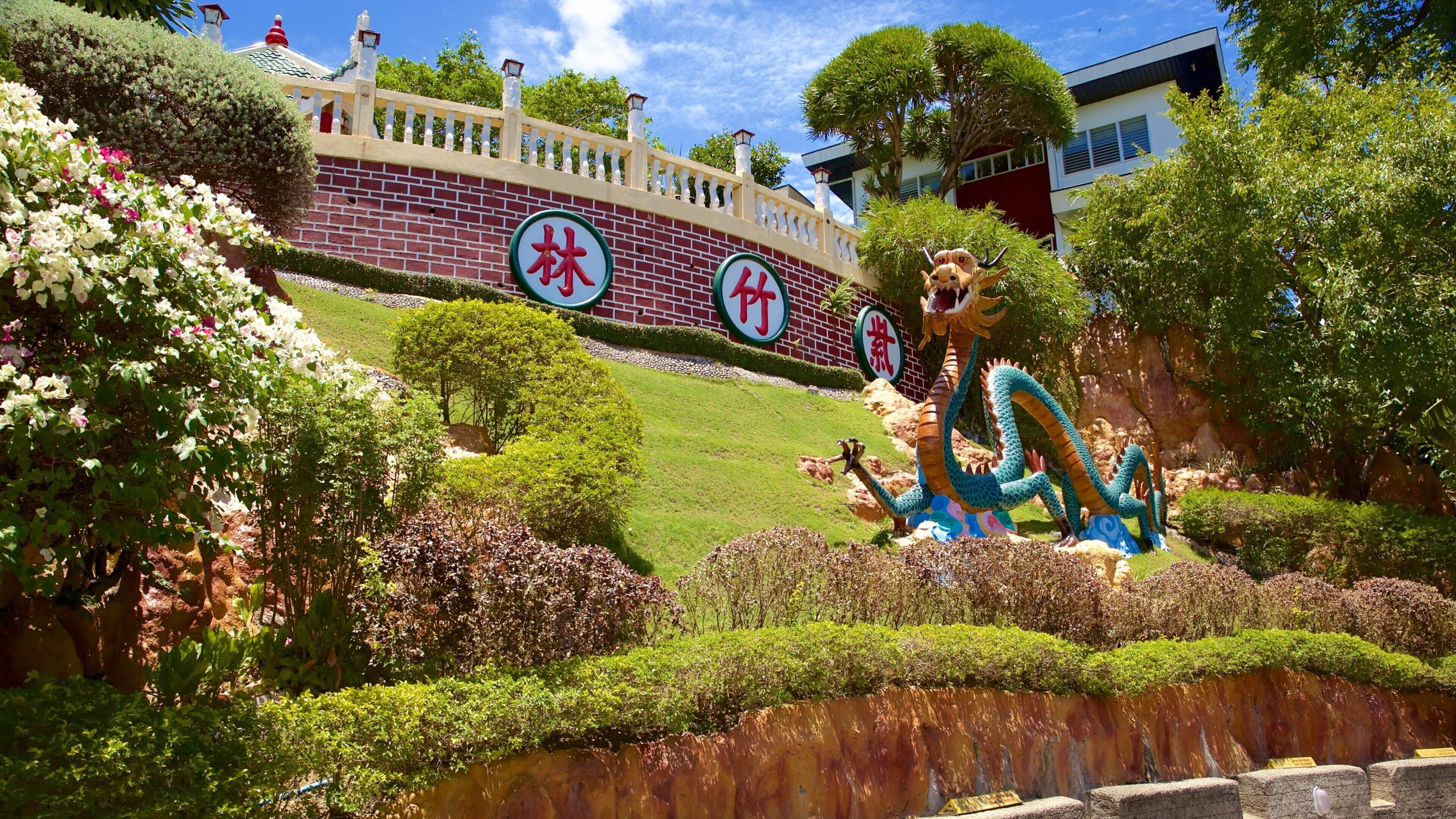 Philippines Taoist Temple welches beinhaltet Statue oder Skulptur und Park