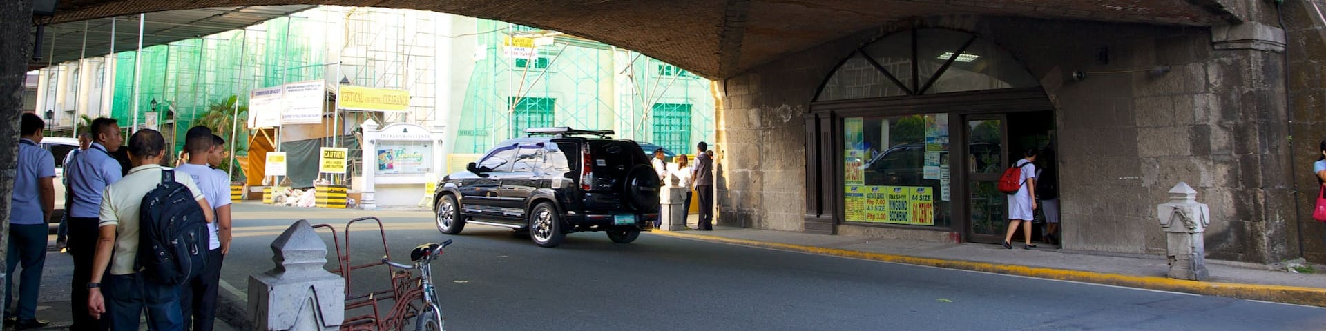 Baluarte de San Andres which includes a bridge, heritage architecture and street scenes