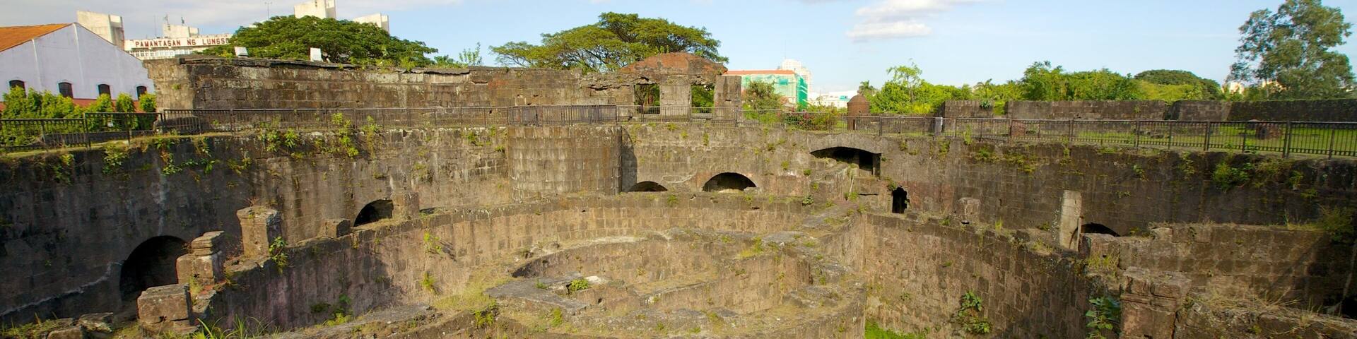 Baluarte de San Diego featuring heritage architecture, building ruins and heritage elements