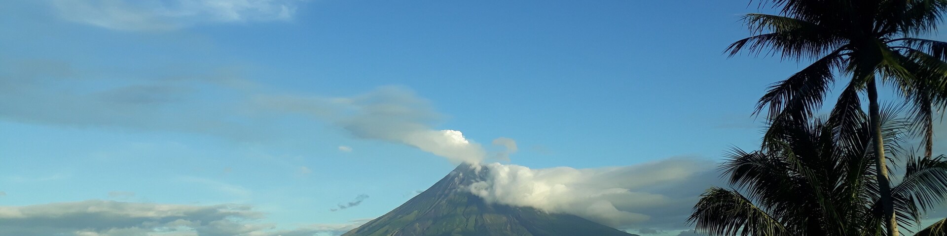 Mayon gives out a mesmerizing view as soon as you open your eyes in the morning, making sure you fall in love with it all over again.