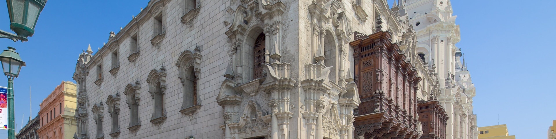Plaza Mayor showing street scenes and heritage architecture