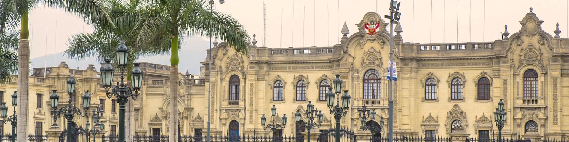 Palacio Gubernamental ofreciendo elementos patrimoniales, un castillo y un edificio administrativo
