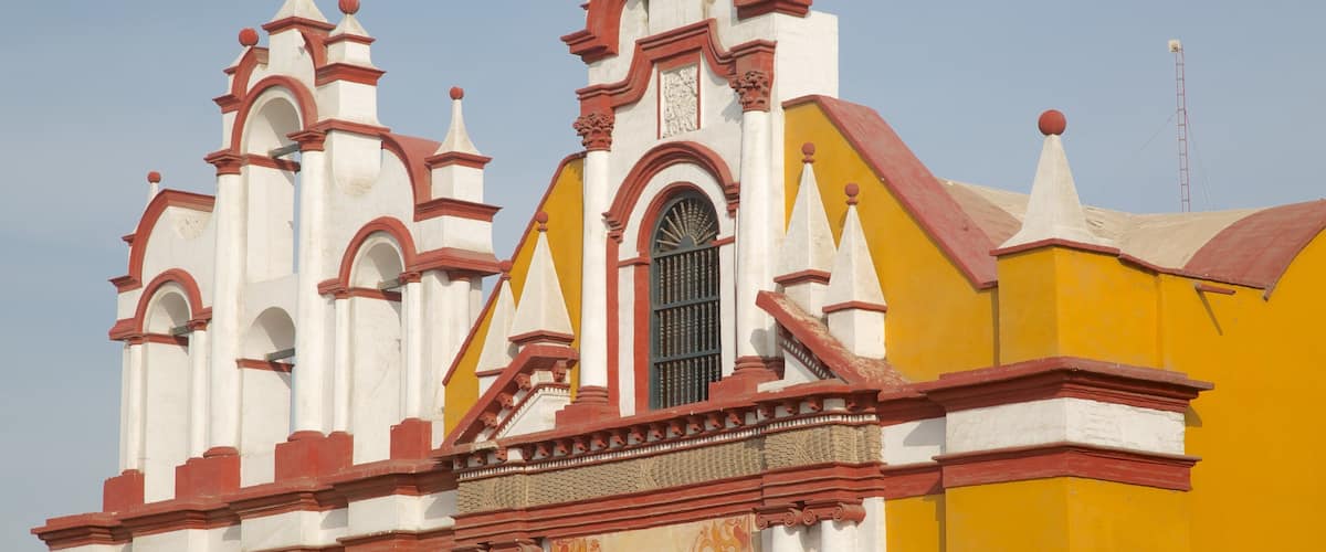 Trujillo Plaza de Armas fasiliteter samt gatescener