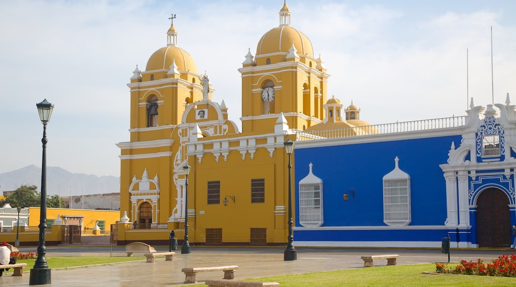 Cathédrale de Trujillo qui includes église ou cathédrale