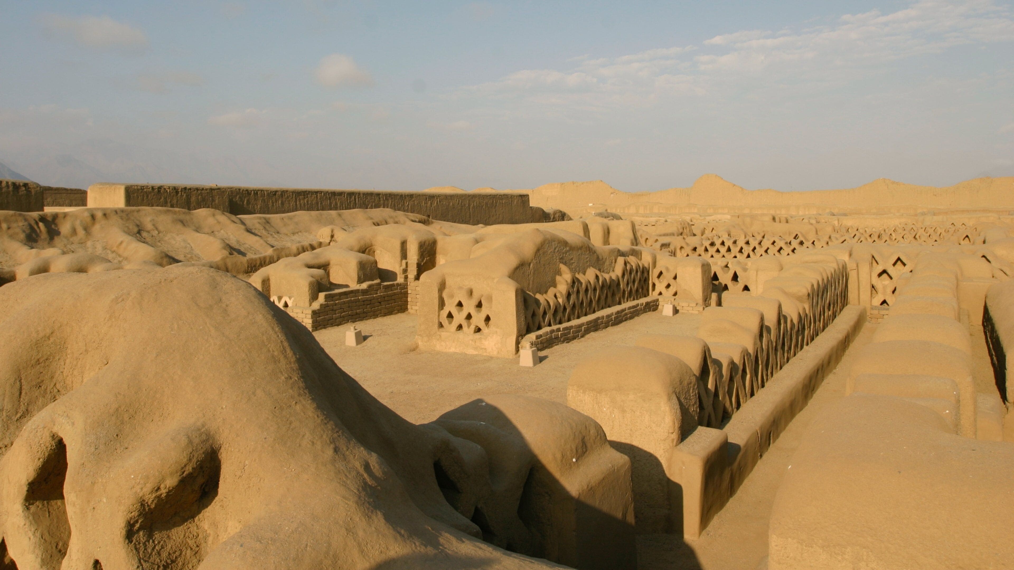 Chan Chan featuring heritage elements, heritage architecture and a ruin