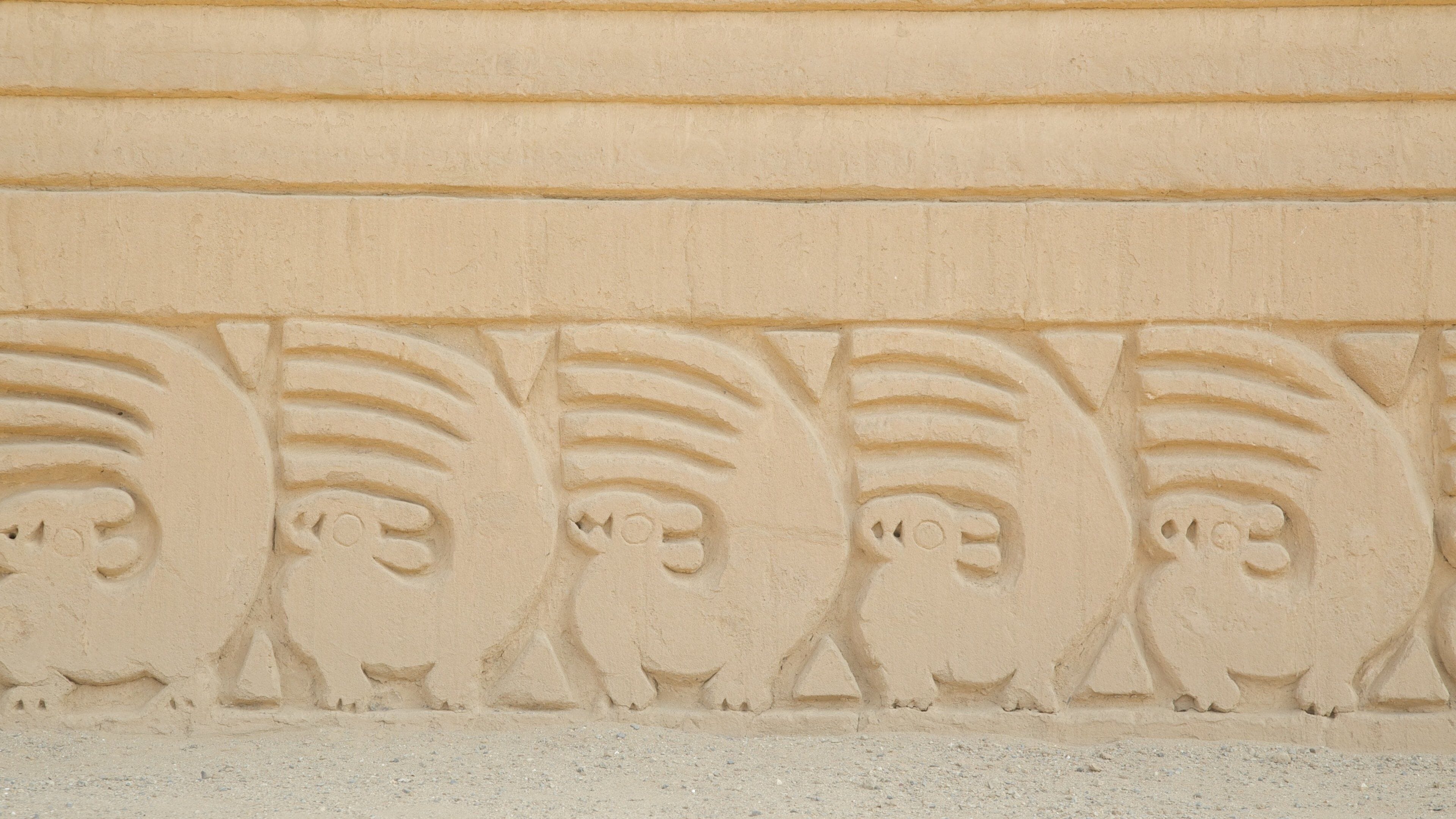 Chan Chan featuring heritage architecture and heritage elements