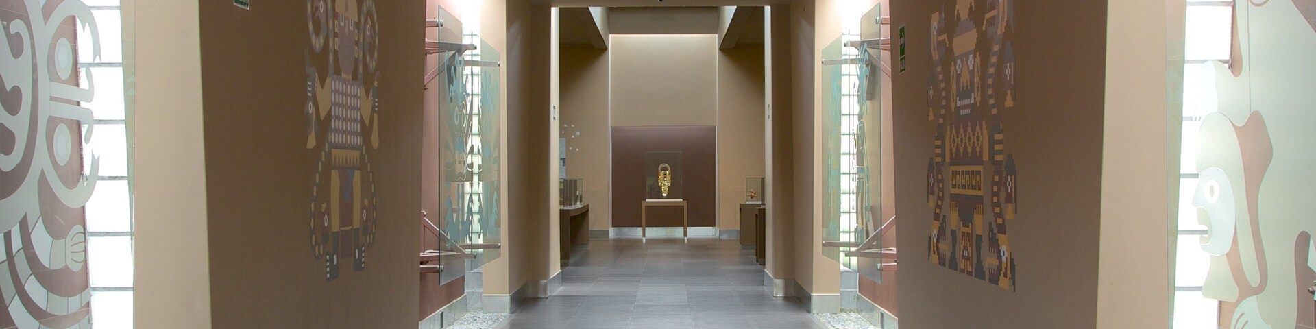 Huaca de la Luna featuring interior views