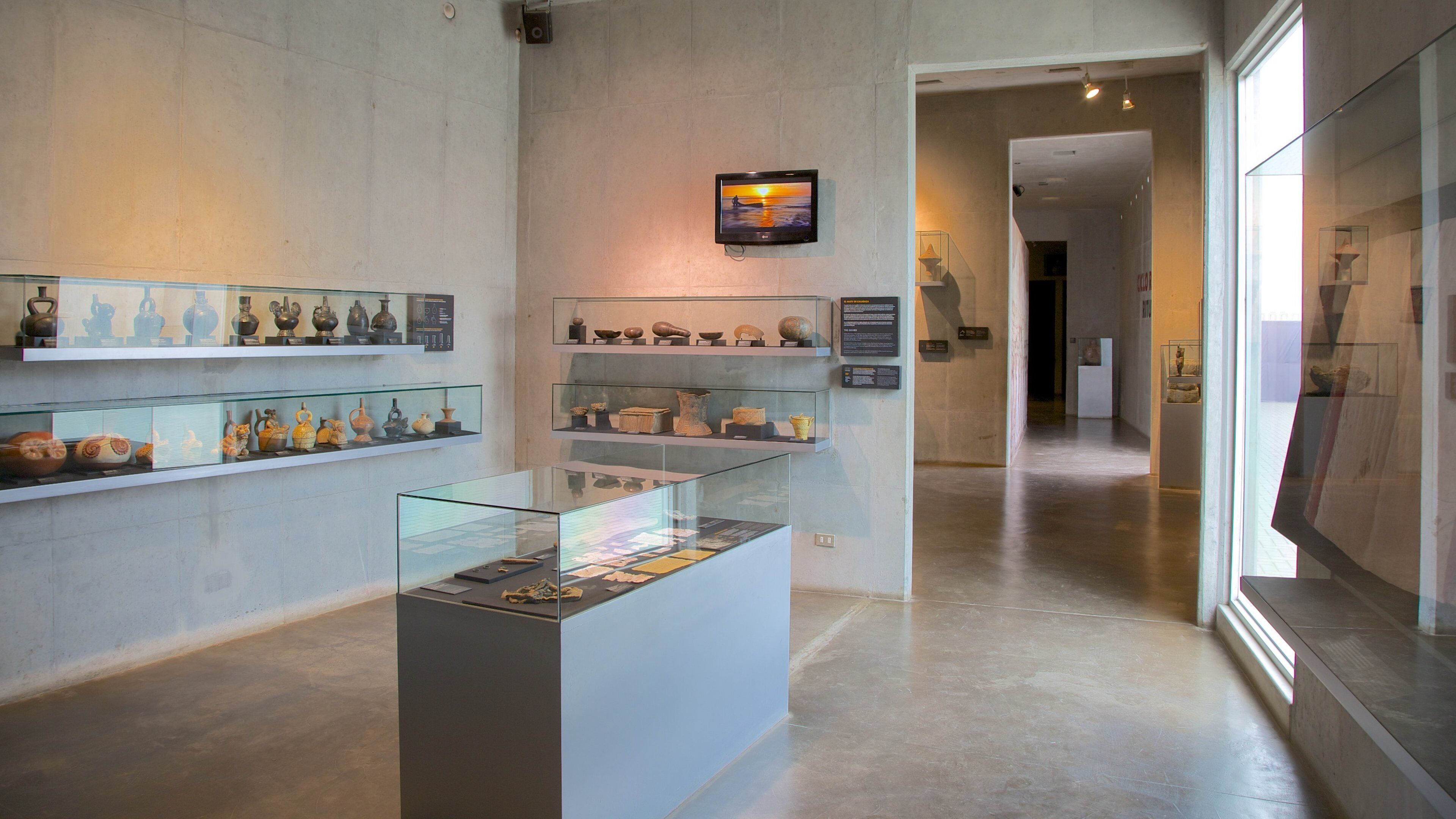 Trujillo featuring interior views