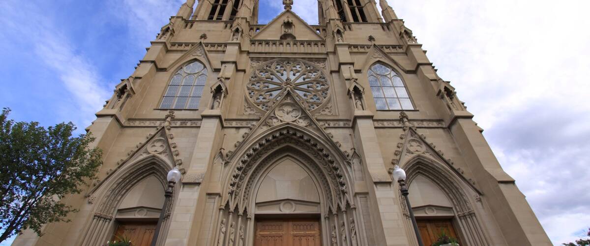 Cathédrale Saint-Helena qui includes patrimoine architectural et église ou cathédrale