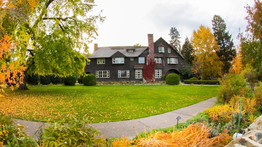 Conrad Mansion which includes a house