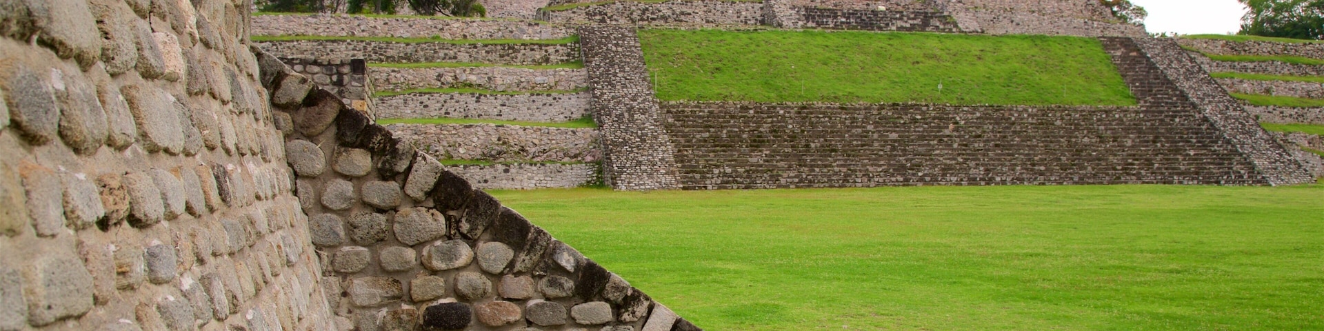 Archaeological Monuments Zone of Xochicalco welches beinhaltet Ruine und Park