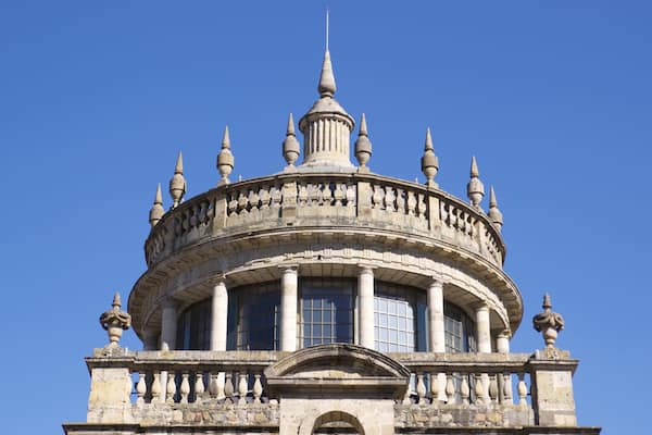 Hospicio Cabanas que inclui um pequeno castelo ou palácio e arquitetura de patrimônio