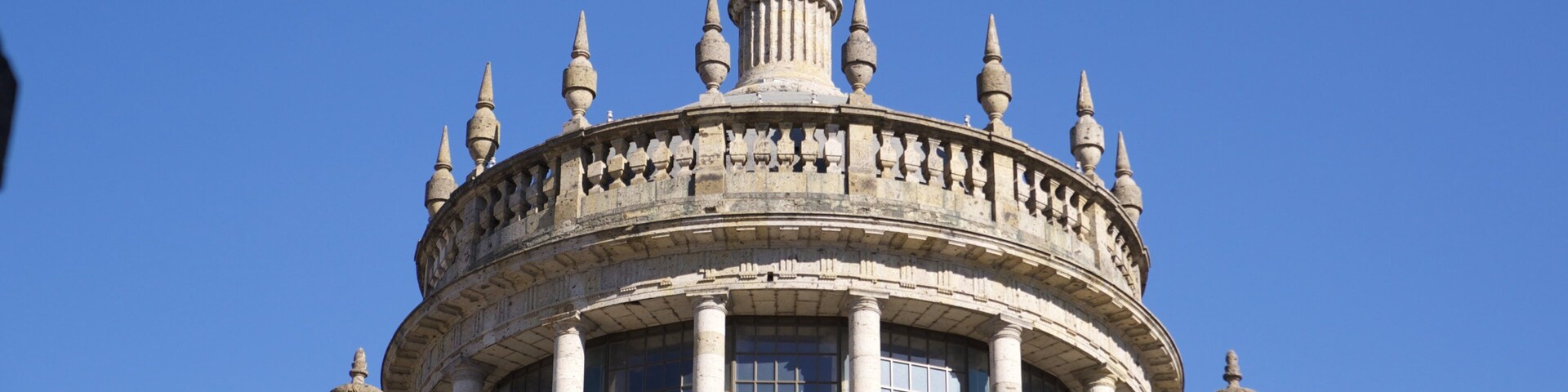 Hospicio Cabanas showing heritage architecture and chateau or palace