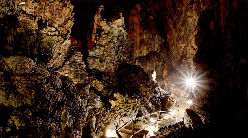 Taxco which includes caves