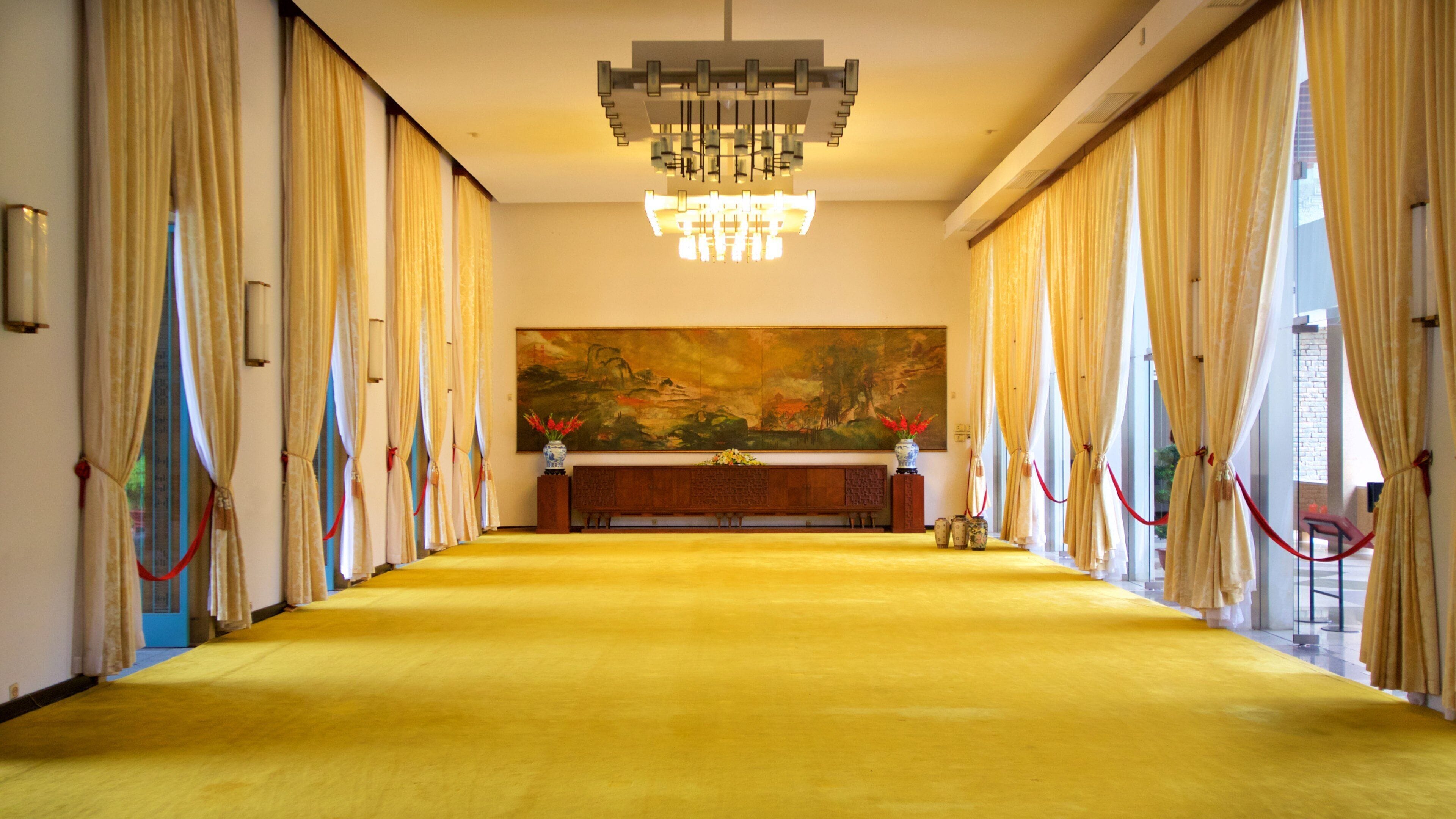 Reunification Palace showing a castle and interior views