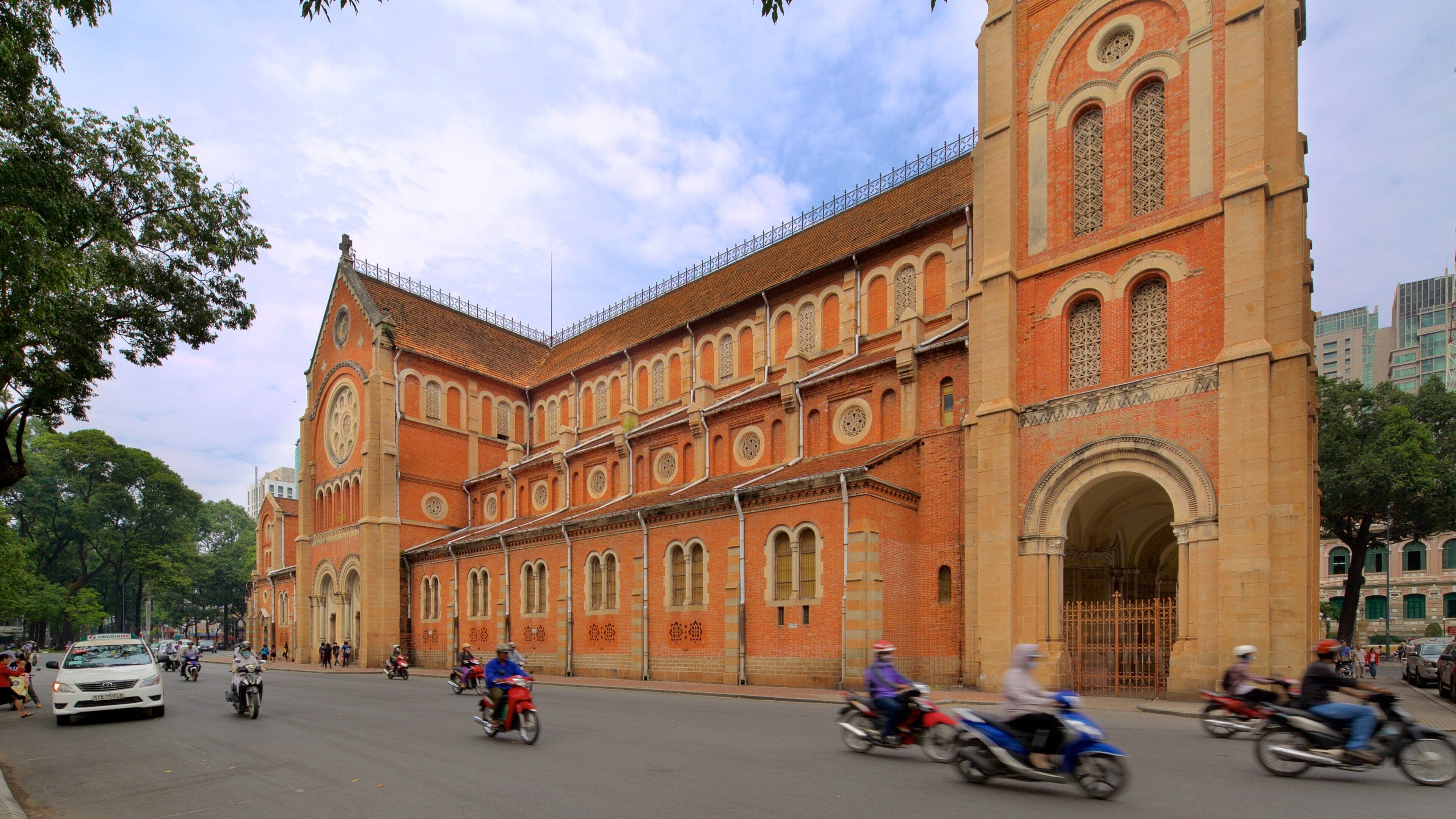 Saigon Notre-Dame Basilica showing a church or cathedral, street scenes and heritage architecture