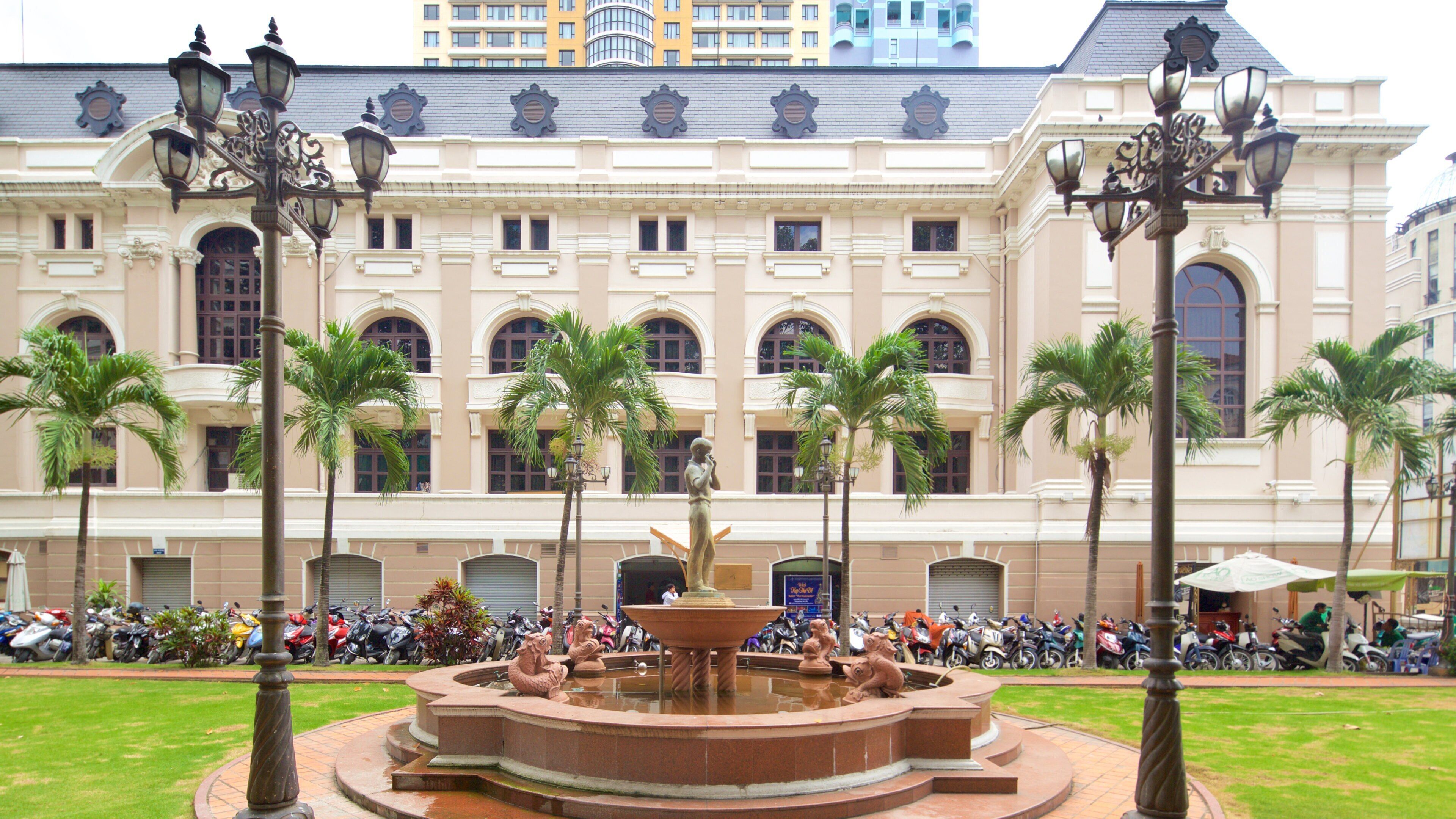 Opera House which includes a fountain and heritage architecture