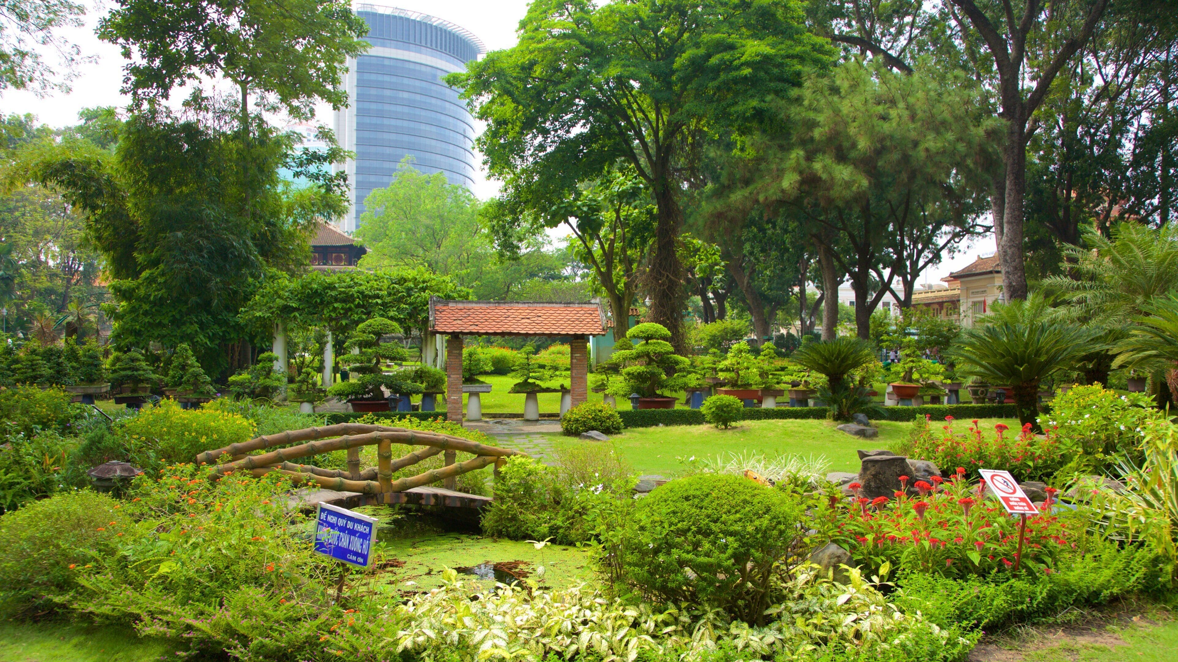 Saigon Zoo and Botanic Garden featuring a park