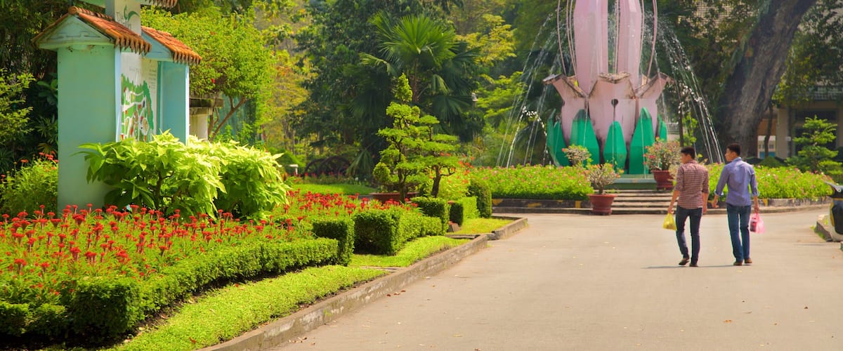 Saigon Zoo and Botanic Garden showing zoo animals and a park