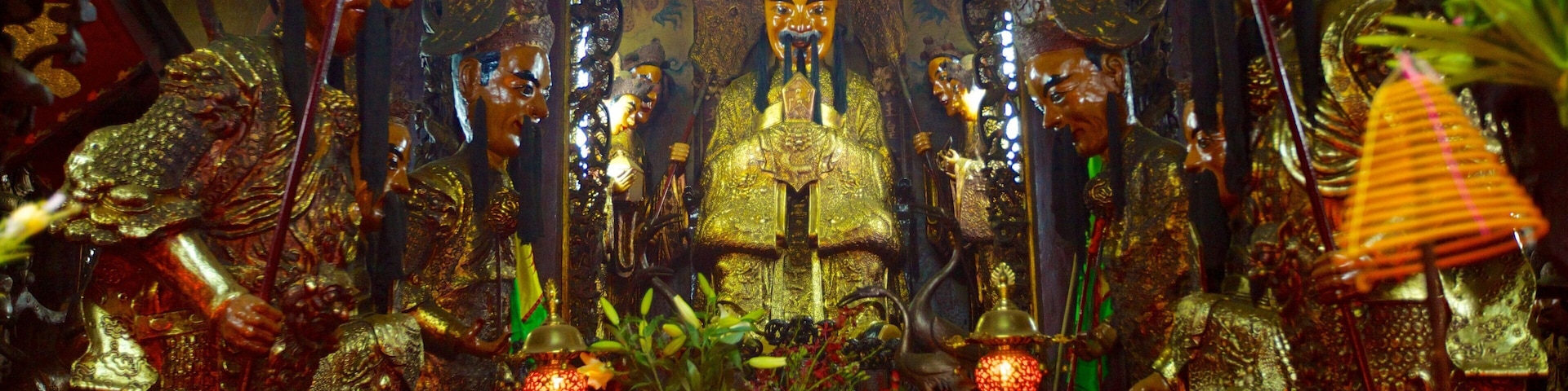 Pagode do Imperador Jade mostrando um templo ou local de adoração, elementos religiosos e vistas internas