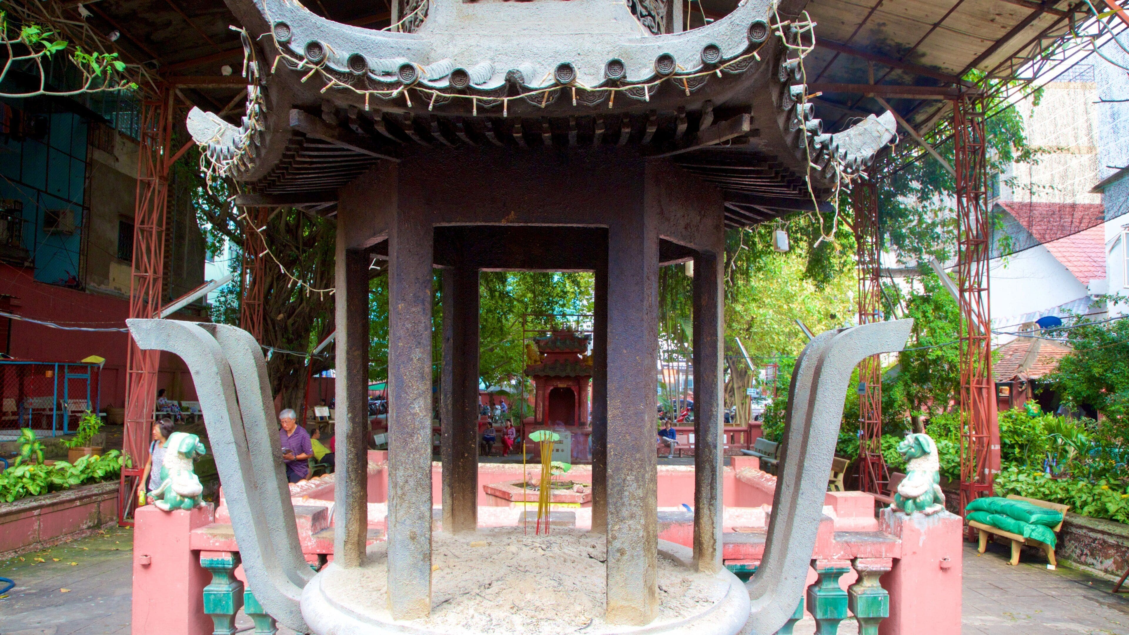 Pagode de l\'empereur de Jade qui includes éléments religieux et temple ou lieu de culte