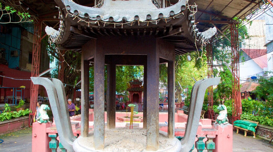 Pagode de l\'empereur de Jade qui includes éléments religieux et temple ou lieu de culte