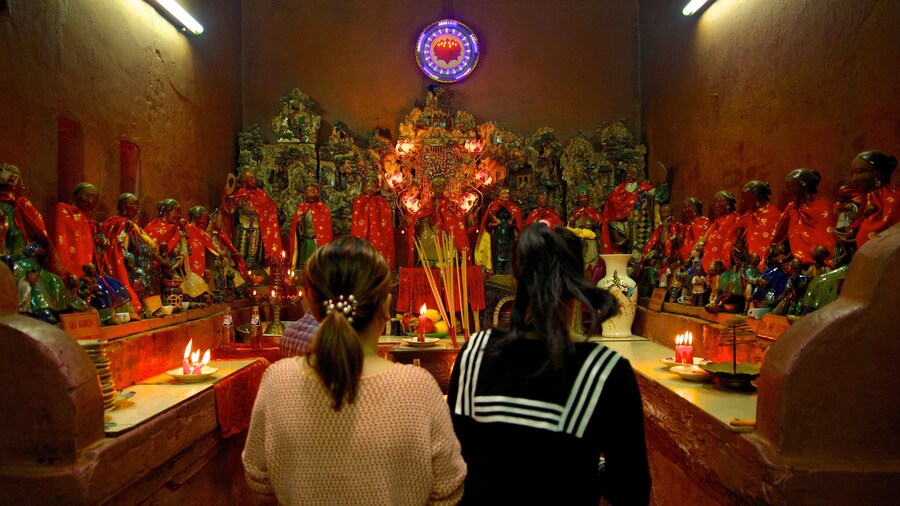 Jade Emperor Pagoda which includes interior views and religious elements