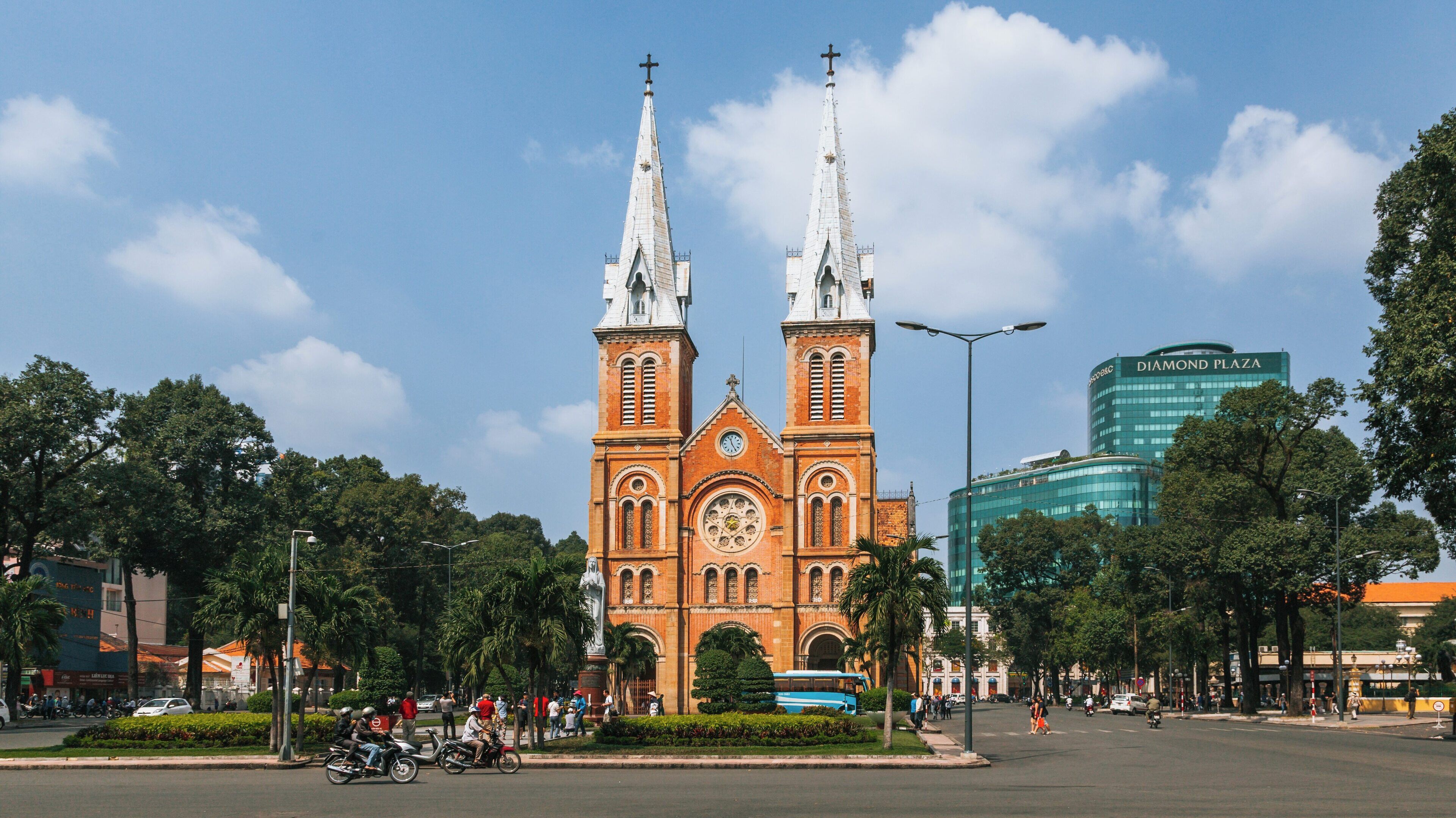 Visit to Jade Emperor Pagoda in District 1 of Ho Chi Minh City, where cultural heritage and stunning architecture blend in Vietnam's vibrant atmosphere